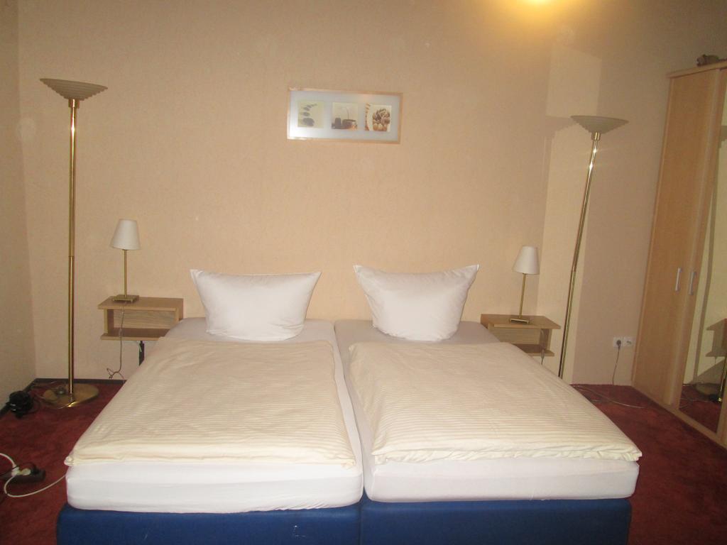 Gruener Baum Nuernberg Brunn Otel Oda fotoğraf